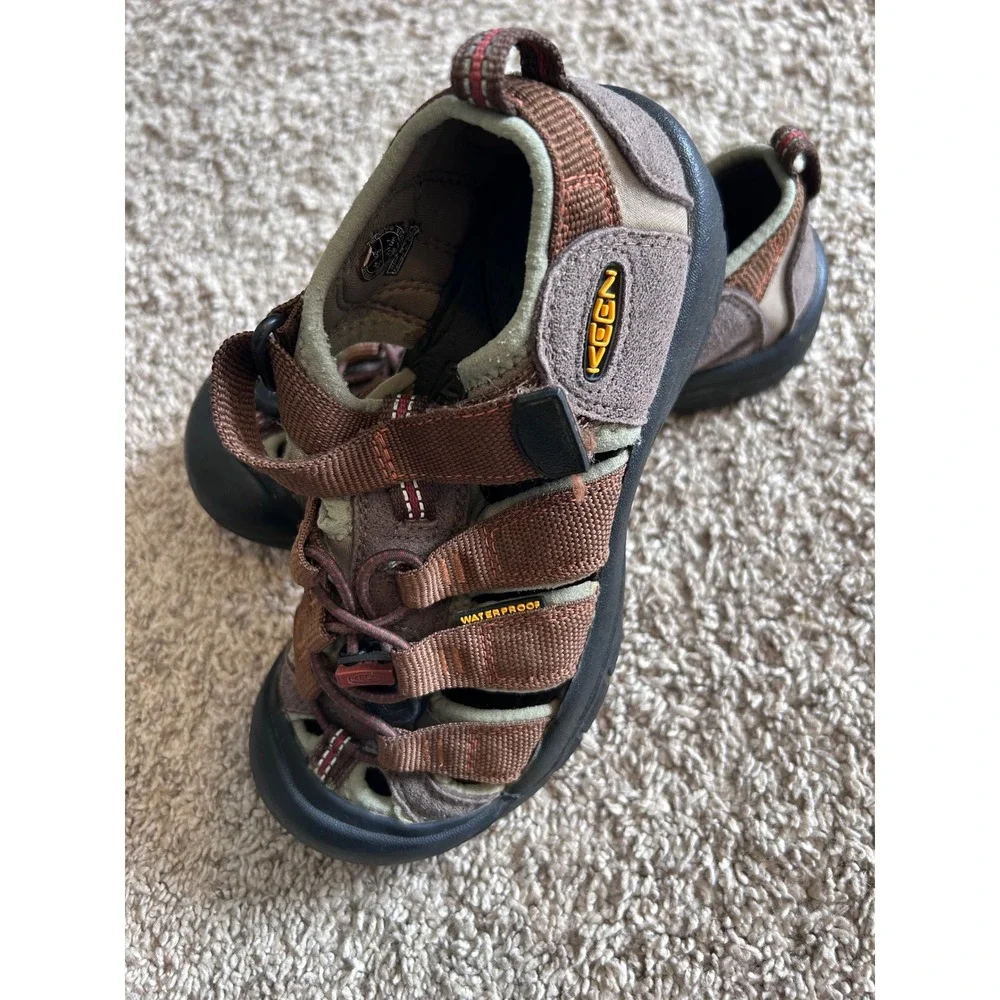 KEEN Newport‎ Hiking Outdoor Kids Brown Canvas Closed Toe Sandals SZ 2